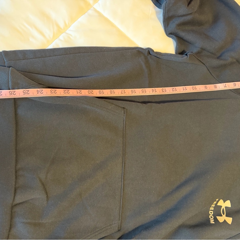 Under Armour Men's Black Hoodie - Picture 5 of 6